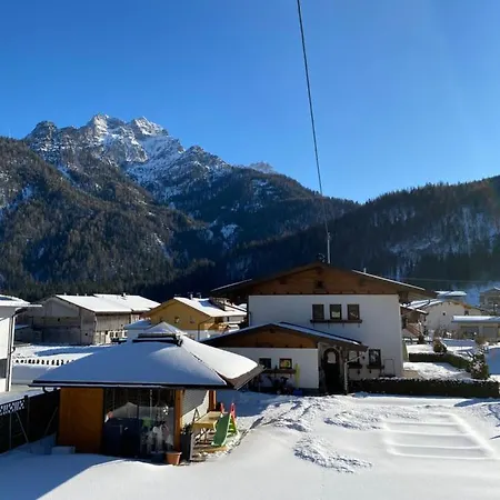 شقة Haus Alpenrose