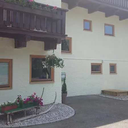 Haus Alpenrose شقة